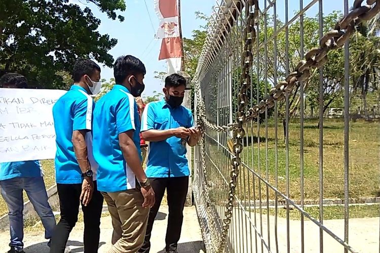 15 Bulan Tak Bayar Gaji Karyawan, Kantor PDAM Lhokseumawe Digembok