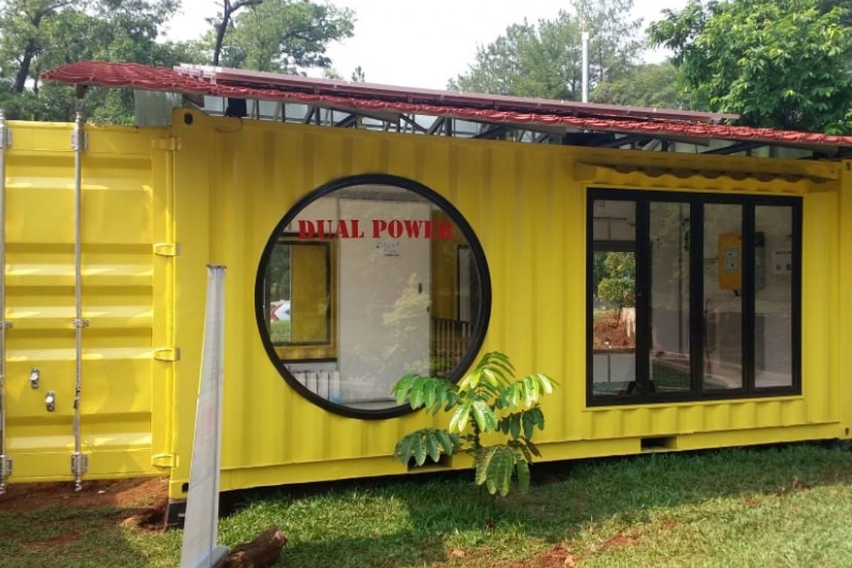 Sofwan House TREC FTUI, rumah kontainer yang menggunakan sistem listrik dual power.