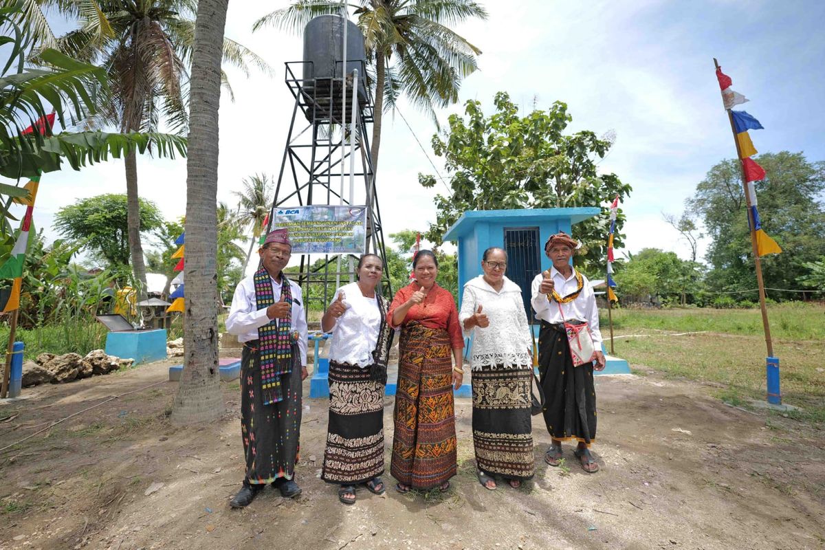 BCA dan PPBI menghadirkan instalasi air bersih sumur bor di Desa Noelbaki, Kupang Tengah, Nusa Tenggara Timur (NTT) pada Senin, 24 Februari 2025.