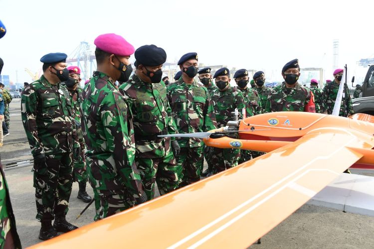 Wakil Kepala Staf Angkatan Laut (Wakasal) Laksamana Madya TNI Ahmadi Heri Purwono dalam apel gelar kesiapan Armada Jaya di JICT II Tanjung Priok, Jakarta Utara, Senin (28/6/2021).