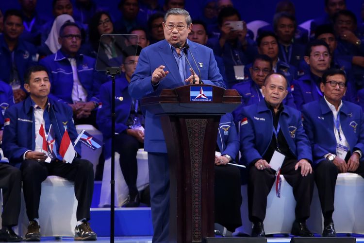 Ketua umum partai Demokrat Susilo Bambang Yudhoyono (SBY) saat orasi di Jakarta Convention Center, Jakarta, Selasa (7/2/2017). SBY menyampaikan pidato politik dalam rangkaian Dies Natalies ke 15 partai Demokrat yang diawali Rapimnas.