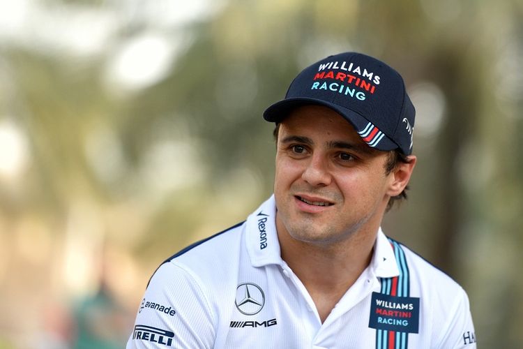 Pebalap Williams, Felipe Massa, menjalani sesi wawancara di paddock menjelang balapan GP Bahrain di Sirkuit Bahrain Internasional, Sakhir, 13 April 2017.