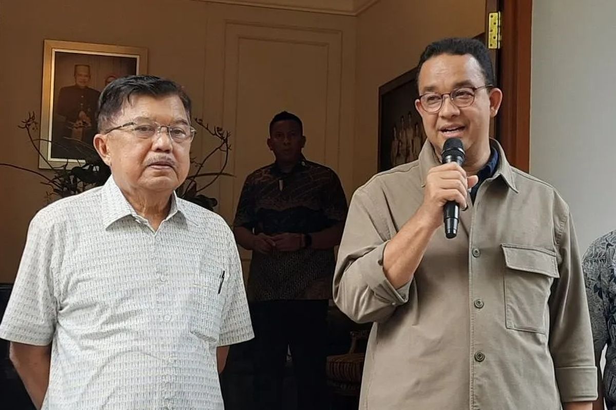 Wakil Presiden ke-10 dan ke-12 RI Jusuf Kalla bersama bakal capres Koalisi Perubahan Anies Baswedan di kediaman JK di Jalan Brawijaya Nomor 6, Jakarta Selatan, Jakarta, Sabtu (7/10/2023). (ANTARA/Narda Margaretha Sinambela)