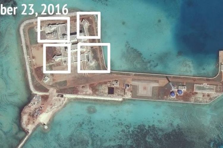 Citra satelit memperlihatkan bahwa China sedang membangun gedung untuk menunjang sistem pertahanan dan senjatanya di kara Hughes di Laut China Selatan
 
