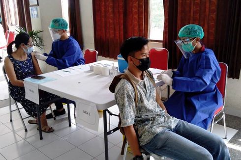 Dukung PTM Terbatas, Stikes Santo Borromeus Gelar Vaksinasi Pelajar Se-Bandung Raya