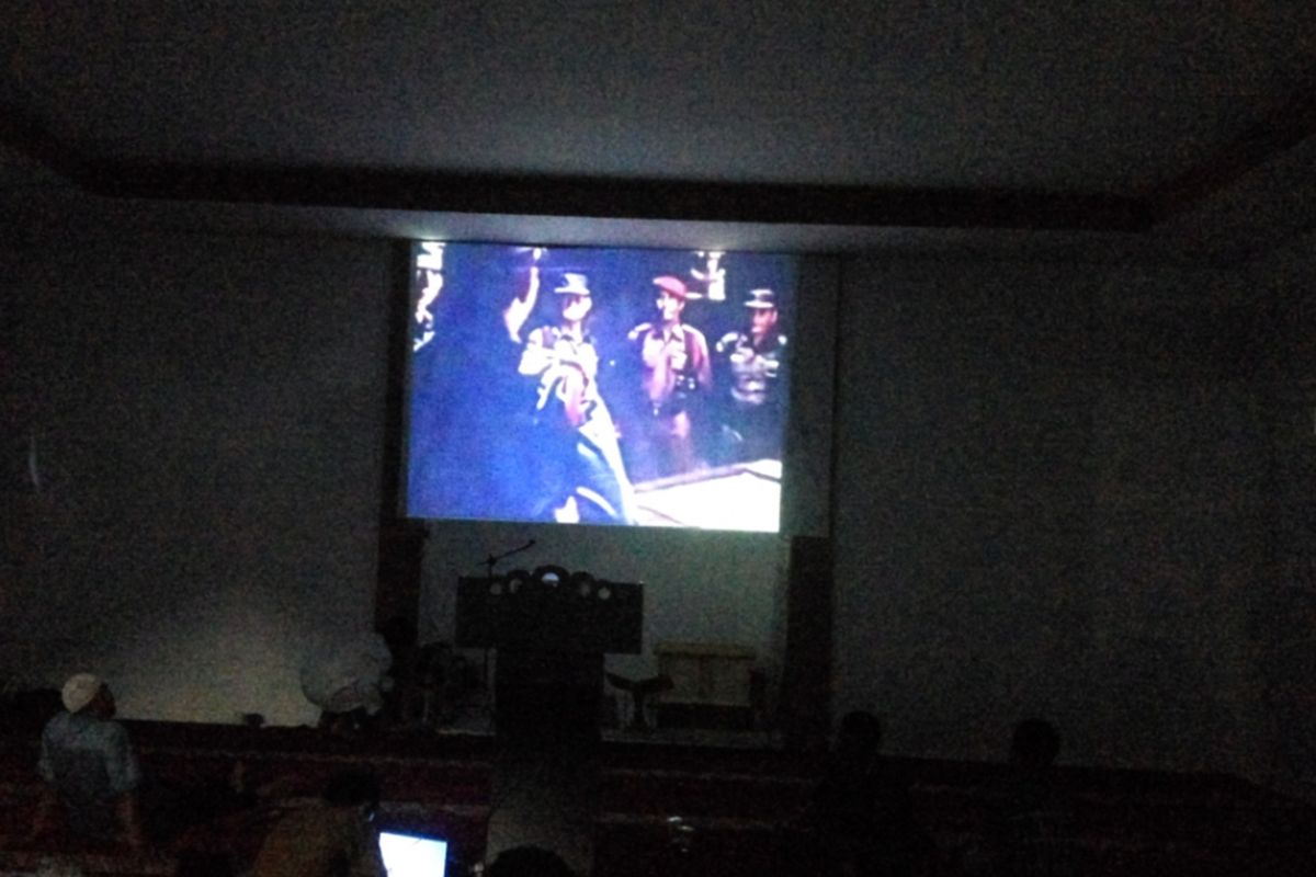 Acara nonton bareng film Pengkhianatan G30S/PKI yang digelar di SMK Muhammadiyah 1 Depok, Rabu (20/9/2017) malam. Acara nobar film G30S/PKI di SMK Muhammadiyah 1 Depok merupakan bagian dari rangkaian acara perayaan Tahun Baru Hijriyah yang digelar di sekolah tersebut. 
