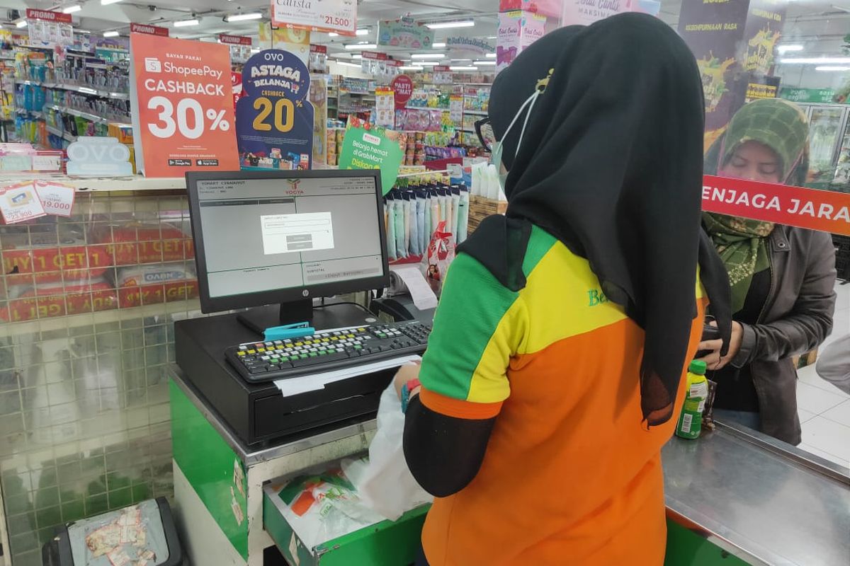 Mesin POS Equpos dari Equnix digunakan di hypermart YOGYA Supermarket.