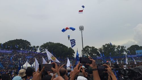 Prabowo Joget di Hadapan SBY Saat Kampanye di Malang, lalu Disambut Aksi Terjung Payung