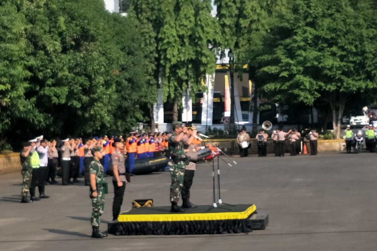 Polda Metro Jaya menggelar apel Operasi Lilin Jaya 2019 di Lapangan Promoter Ditlantas Polda Metro Jaya, Kamis (19/12/2019). 