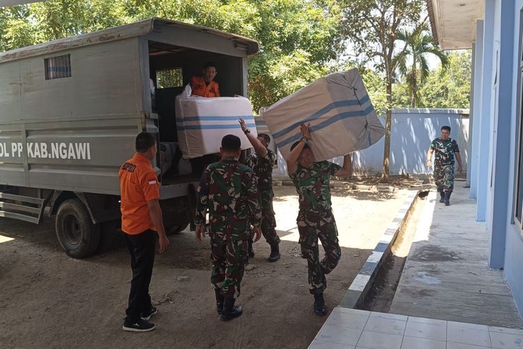Pemkab Ngawi Kirim Dua Truk Logistik bagi Korban Gempa NTT 
