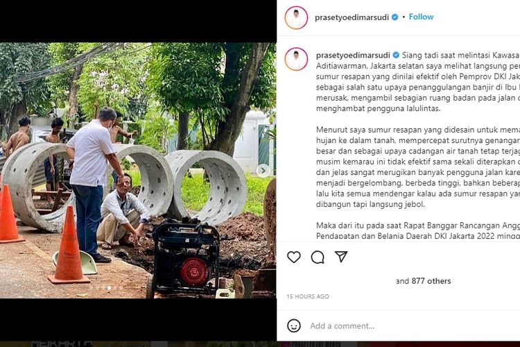 Ketua DPRD DKI Jakarta Prasetio Edi Marsudi meninjau pembangunan sumur resapan di Kawasan Aditiawarman, Jakarta selatan.