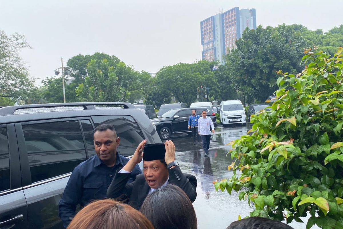 Menteri Dalam Negeri (Mendagri) Tito Karnavian mengaku mendengar Presiden Prabowo Subianto bakal melantik Menteri Koordinator Bidang Politik dan Keamanan (Polkam) pada Rabu (19/9/2025). Hal ini disampaikannya saat tiba di Kompleks Istana Kepresidenan Jakarta, Rabu, pukul 13.33 WIB.