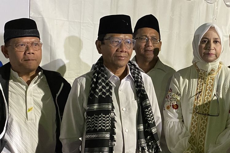 Mahfud MD, saat menghadiri acara Sholawat Persatuan Indonesia, di Sidoarjo, Sabtu (3/12/2023), malam. 