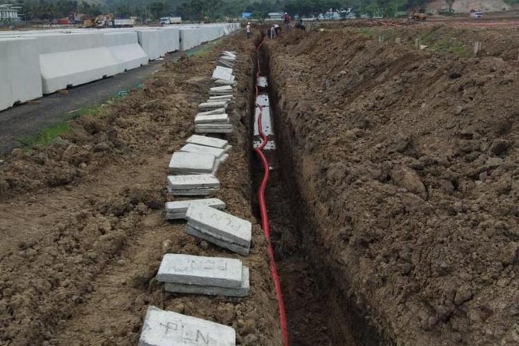 Pembangunan infrastruktur listrik untuk sirkuit MotoGP di kawasan Mandalika.