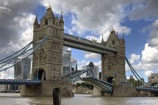 Jalanan Sekitar Ikon Wisata London, Tower Bridge Alami Kemacetan 1 Jam 