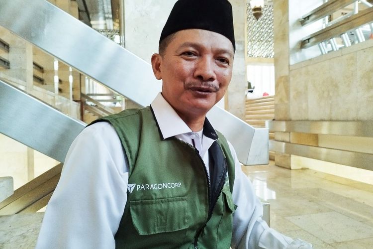 Hj Taman (56), salah satu marbot di Masjid Istiqlal, Sawah Besar, Jakarta Pusat, selama 27 tahun, Senin (27/3/2023). (KOMPAS.com/XENA OLIVIA)