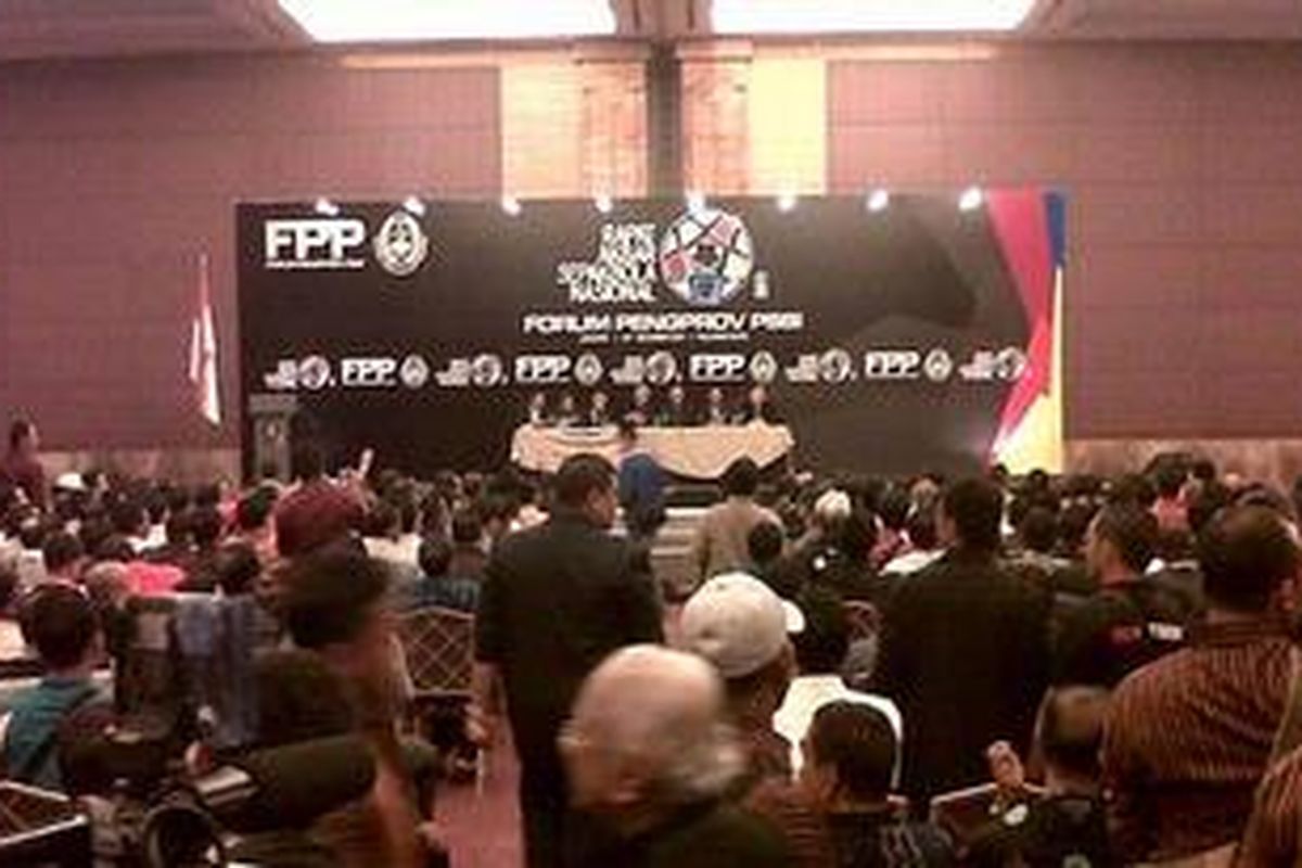 Suasana Rapat Akbar Sepak bola Nasional di Jakarta, Minggu (18/12/2011).
