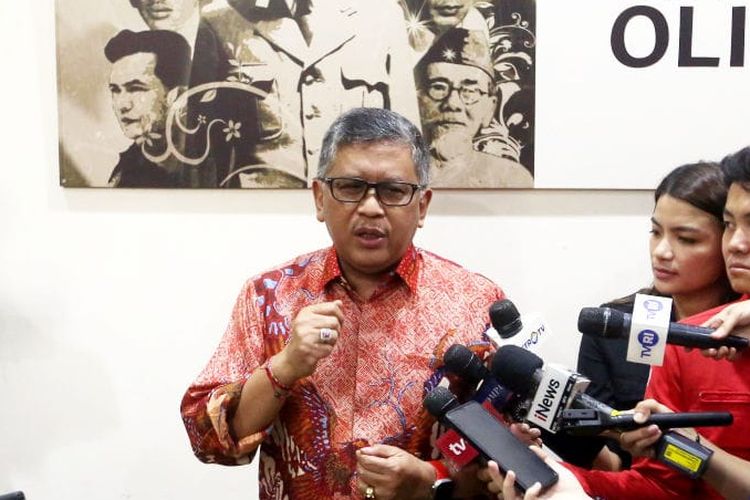 Sekretaris Jenderal PDI-P Hasto Kristiyanto ditemui di markas Forum Penyelamat Demokrasi dan Reformasi (F-PDR), Jalan Diponegoro, Menteng, Jakarta, Kamis (18/4/2024). 