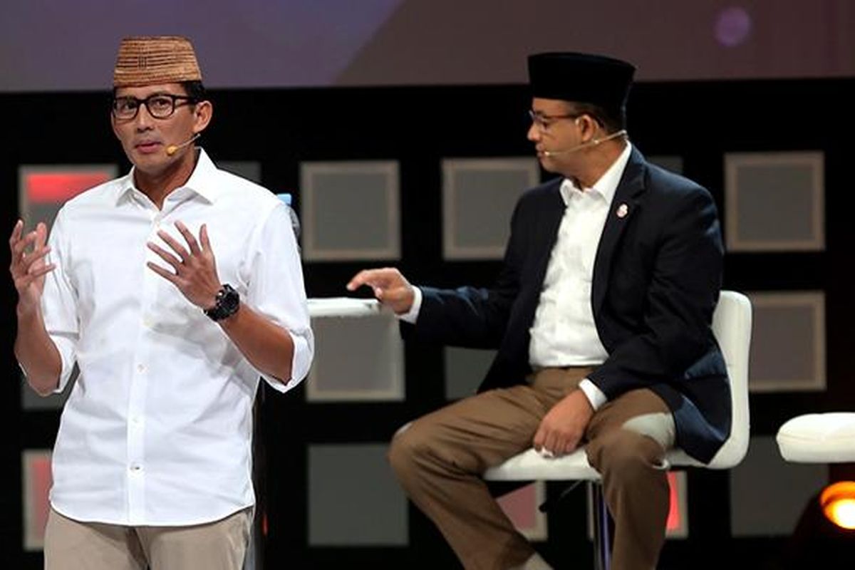 Kandidat calon gubernur dan wakil gubernur DKI Jakarta nomor urut 3, Anies Baswedan dan Sandiaga Uno saat debat kandidat program acara Rosi dan Kandidat Pemimpin yang di selenggarakan Kompas TV  Jakarta di Djakarta Theater Ballroom, Jakarta, Kamis (15/12/2016).