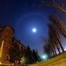 Apa Itu Fenomena Bulan Bercincin yang Disebut Halo?