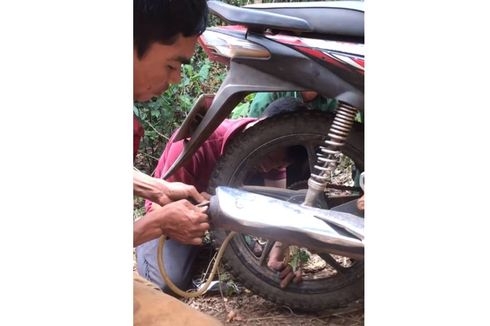 Video Viral Pompa Ban Motor Lewat Kompresi Pembuangan Knalpot, Memang Bisa?