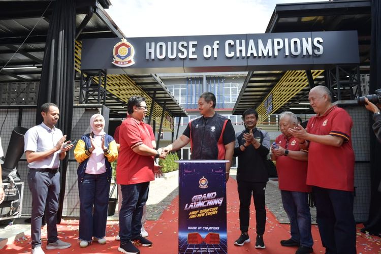 Menpora, Dito Ariotedjo turut menghadiri acara peluncuran jersey dan dormitory ASIOP FC di Kompleks Mandiri ASIOP Training Ground, Sentul, Bogor, Sabtu (20/1/2024).