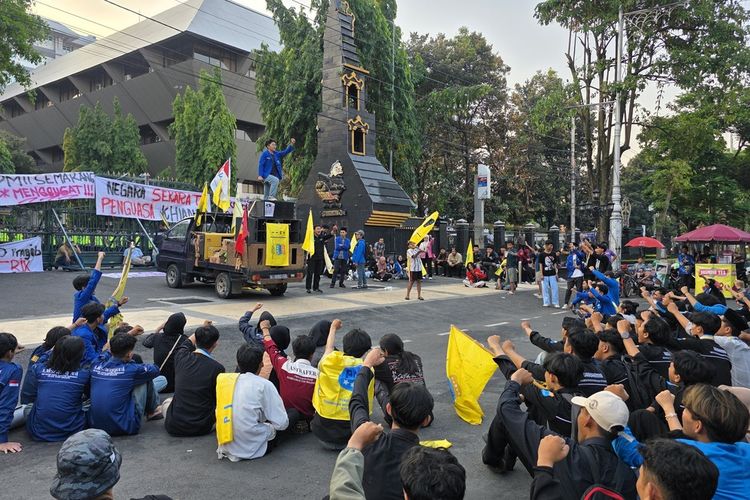 Gelombang Aksi Mahasiswa di Semarang Terus Berlanjut, Massa Geruduk Kantor Gubernur Jateng