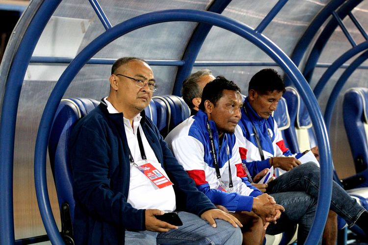 Manager Arema FC, Ruddy Widodo (kiri).