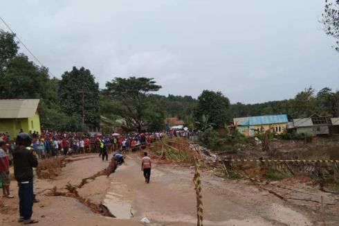 Jalan Trans Sulawesi Amblas dan Terancam Putus, Kendaraan Roda 4 Dilarang Melintas