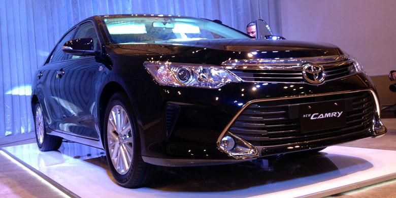 Sosok New Camry terlihat lebih kalem, namun lebih elegan.