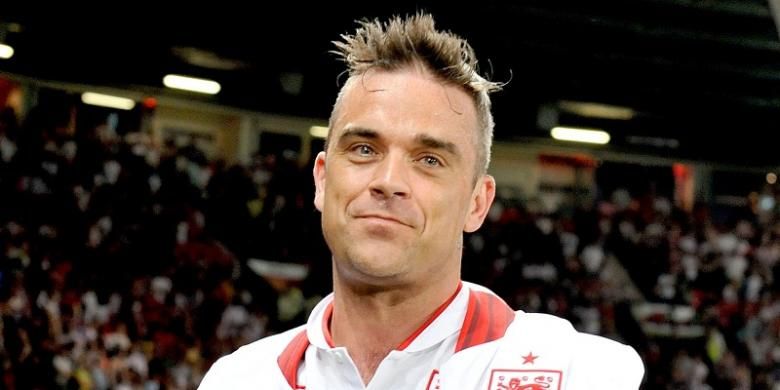 Penyanyi asal Inggris sekaligus pendiri Soccer Aid, Robbie Williams