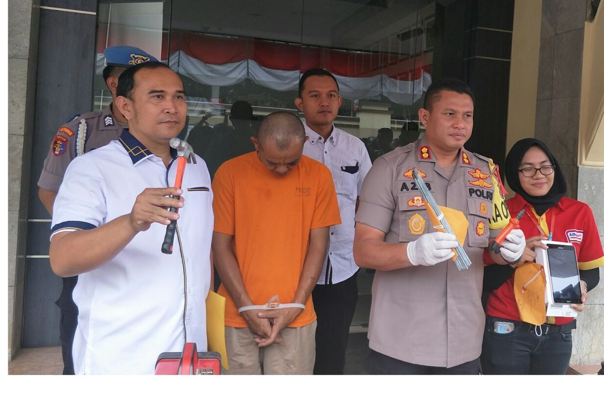 Press Conference pembobol Alfamart di Polres Depok, Senin (26/8/2019).