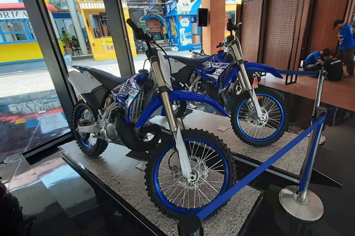 Yamaha YZ 125 dan YZ 250 di stan Yamaha di Jakarta Fair Kemayoran (JFK) 2019.