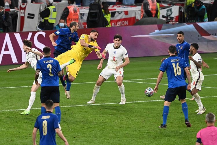 Aksi kiper Italia Gianluigi Donnarumma saat final Euro 2020 Italia vs Inggris di Stadion Wembley di London pada 12 Juli 2021. Hasil Italia vs Inggris final Euro 2020.