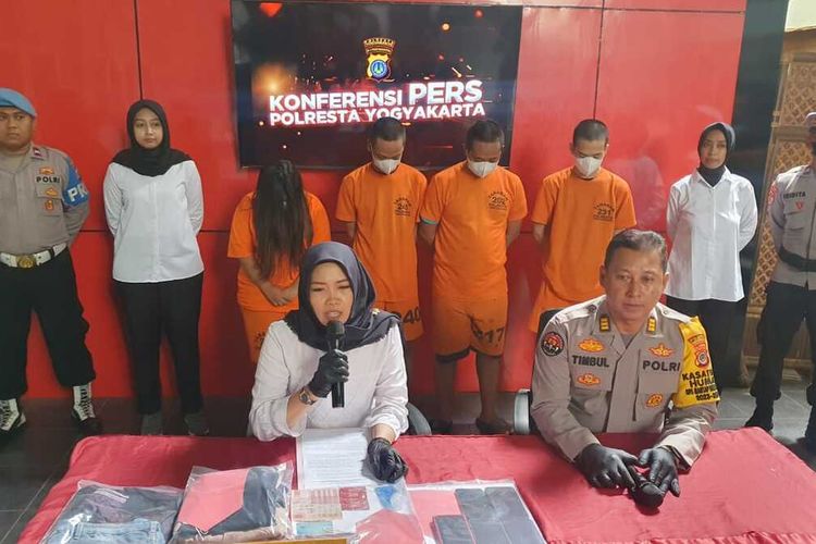 4 pelaku TPPO setelah diamankan oleh Unit PPA Polresta Yogyakarta, Rabu (29/11/2023)