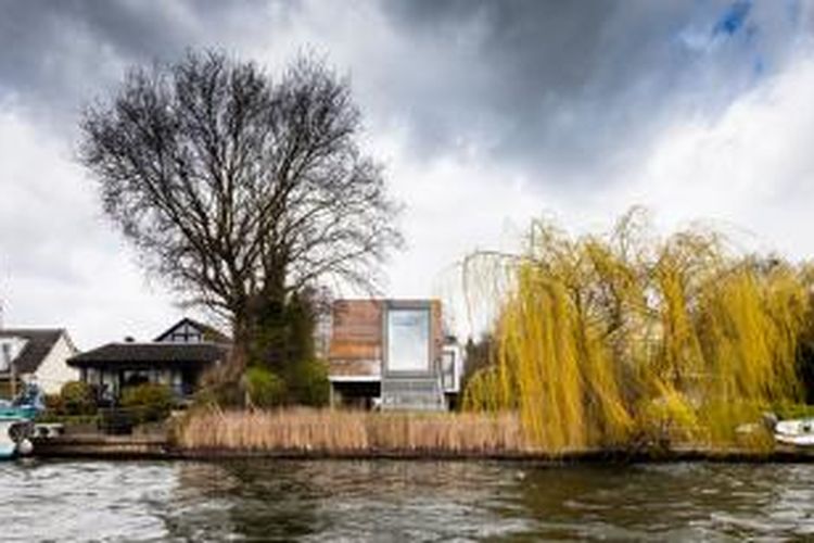 Ben Adams Architects mengantisipasi kenaikan permukaan air Sungai Thames di Inggris dengan cara membuat hunian berbentuk rumah panggung.