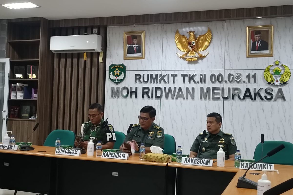 Kapendam Jaya Letkol INF Herbeth Andi Amino Sinaga dalam konferensi pers di Rumah Sakit Ridwan Meuraksa TMII, Jakarta Timur, Senin (11/9/2023).