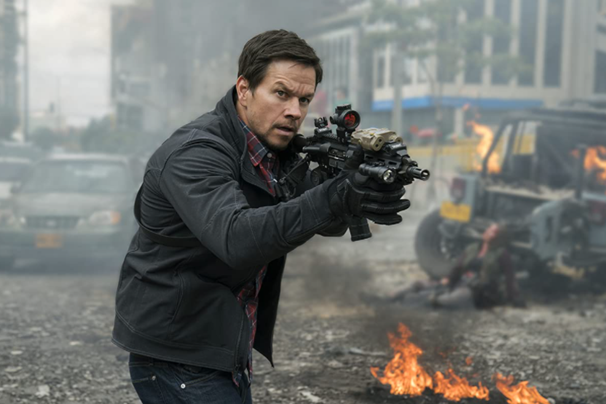 Mark Wahlberg dalam Mile 22.