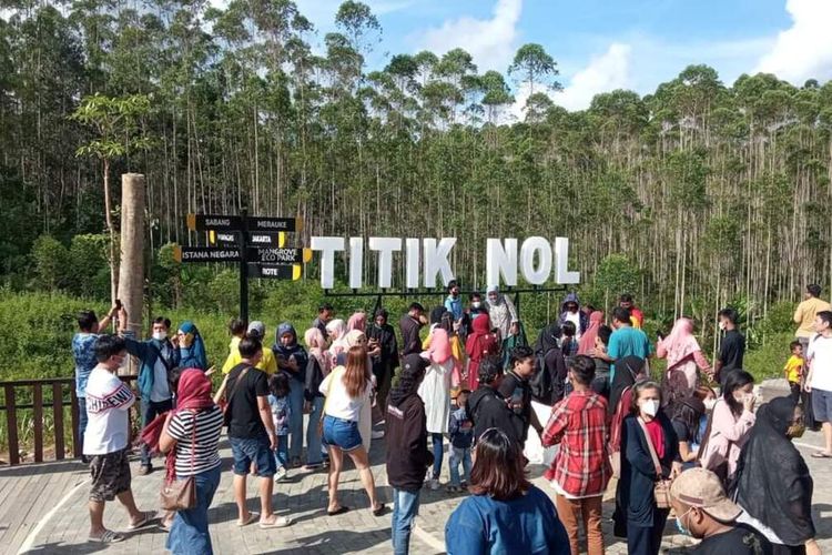 Ribuan pengunjung memadati Titik Nol IKN Nusantara saat libur lebaran ini