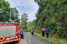 Longsor, Belasan Pengendara Sepeda Motor Jatuh di Tanjakan Cinomati