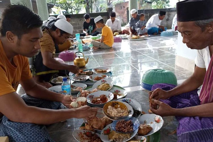Tradisi Roah menyambut bulan Ramadhan di Dusun Abi Dabi, Desa Darek, Lombok Tengah, Senin (11/3/2024).