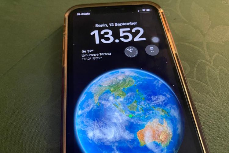 Modifikasi lock screen di iPhone dengan iOS 16 yang baru saja dirilis mulai Senin (12/9/2022).