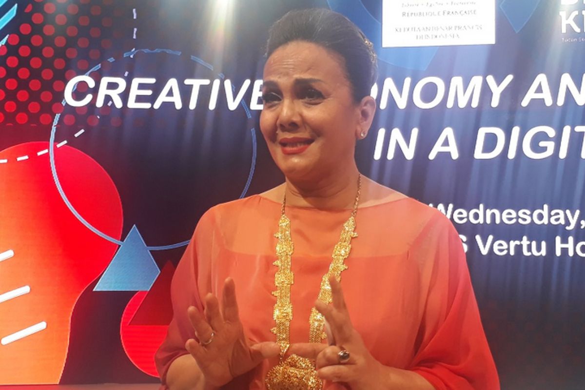 Christine Hakim diwawancara ketika hadir pada acara Creative Economy and Cultural Industries in a Digital World di Hotel Harris Vertu, Harmoni, Jakarta, Rabu (29/3/2017).