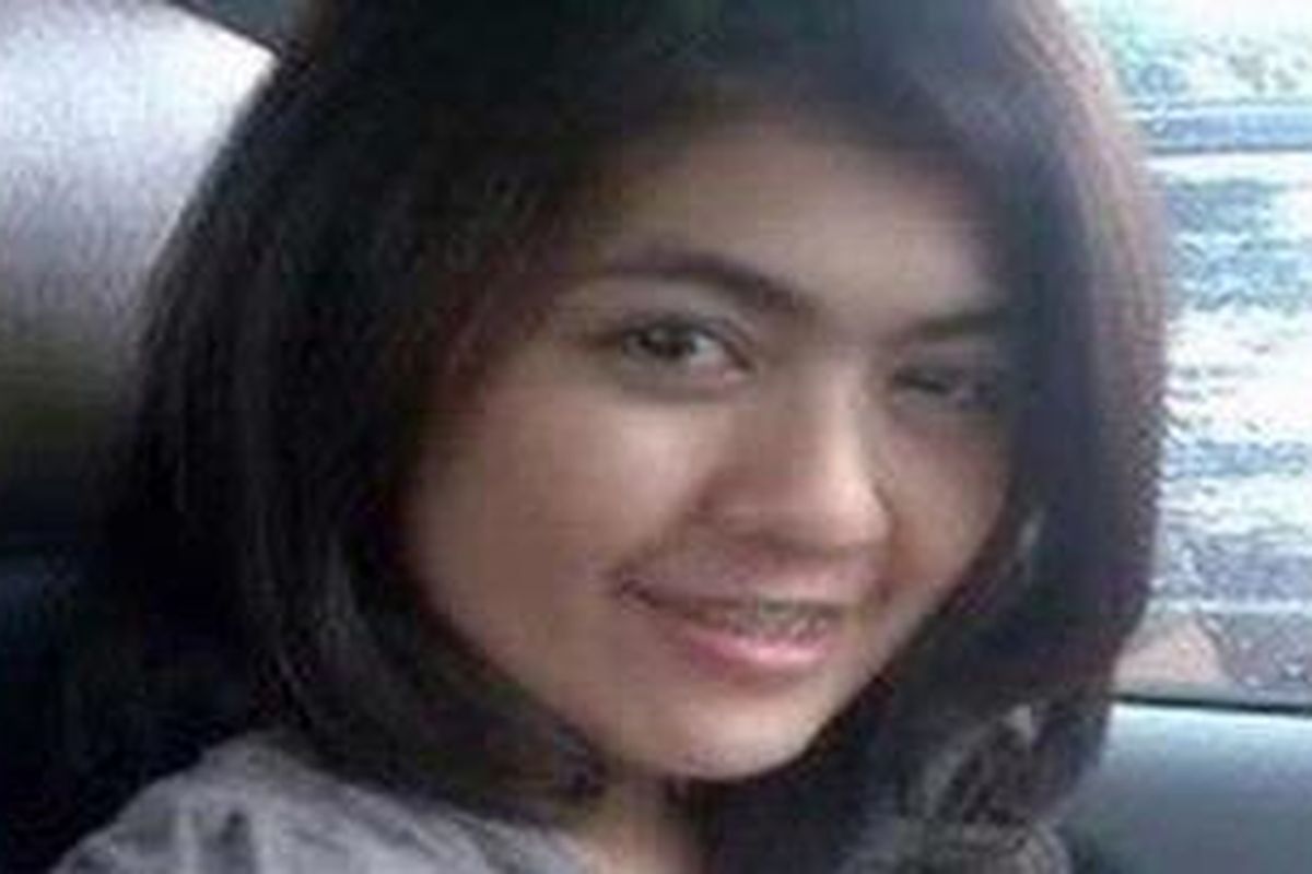 Sepak terjang buronan Selly Yustiawati alias Rassellya Rahman Taher berakhir di tangan aparat Polsek Densel saat sedang berlibur bersama kekasihnya, Bima di hotel the Amaris, Kuta, Bali, Sabtu kemarin (27/3/2011). 