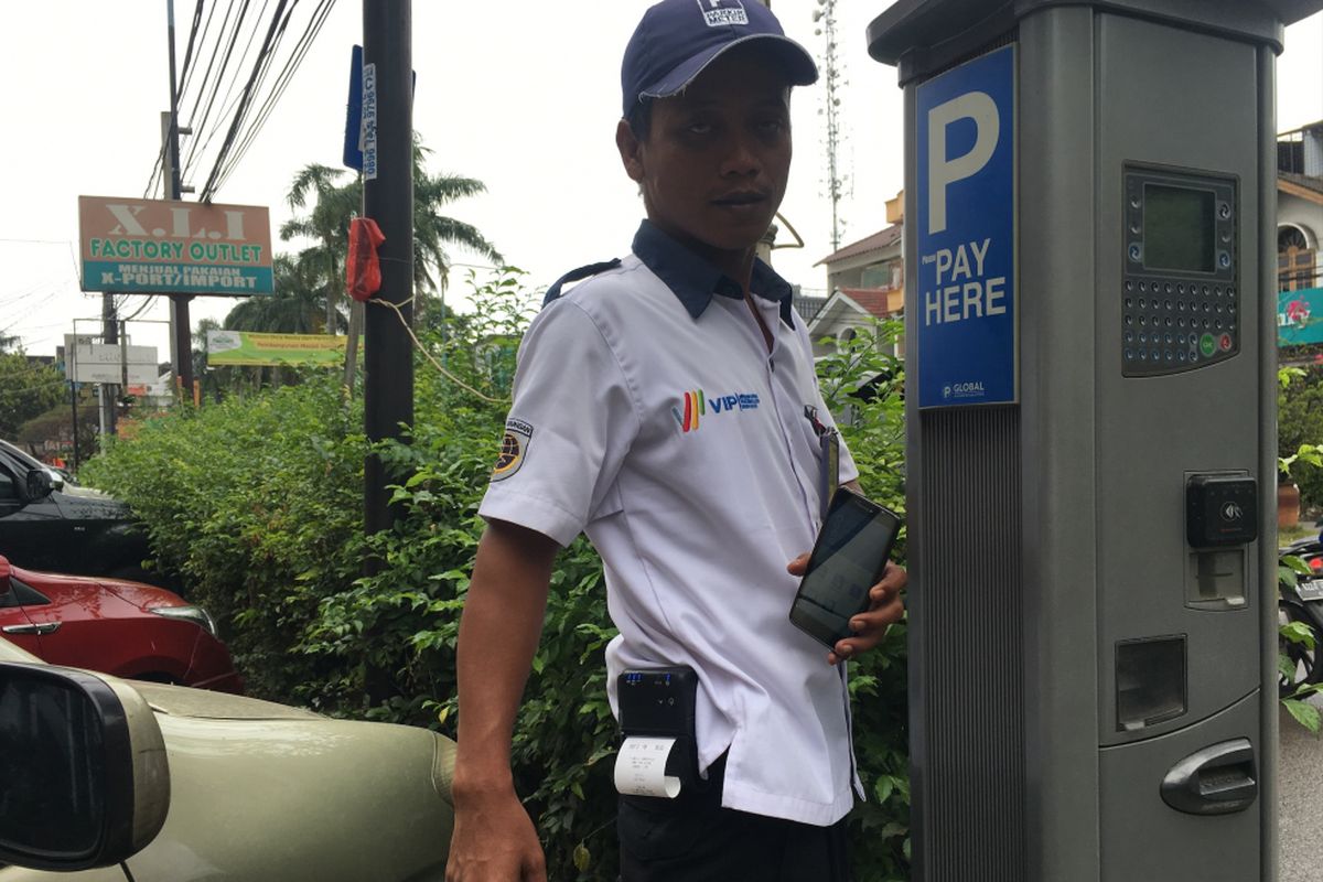 Parkir meter dan Jukir.co yang ada di Kota Bekasi, Senin (29/5/2017). 