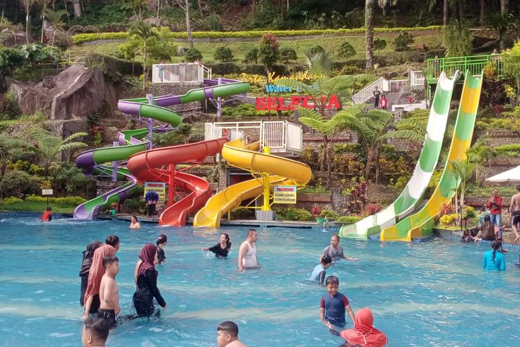Suasana Taman Rekreasi Selecta di Kota Batu, Jawa Timur beberapa waktu lalu. 