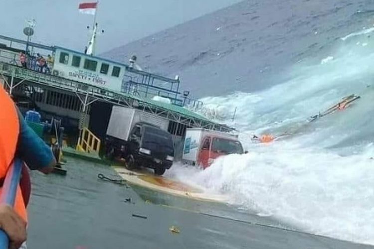 Kapal feri Lestari Maju yang melayani penyeberangan ke Pelabuhan Bira, Kabupaten Bulukumba ke Pelabuhan Pamatata, Kabupaten Selayar, Sulawesi Selatan, dikabarkan tenggelam, Selasa (3/7/2018) siang.