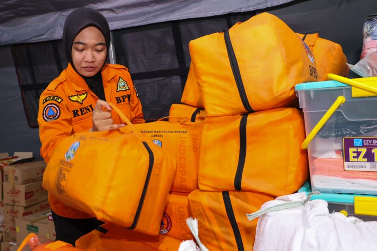 Bantuan yang disalurkan oleh Pemkot Surabaya, Kamis (4/12/2025).