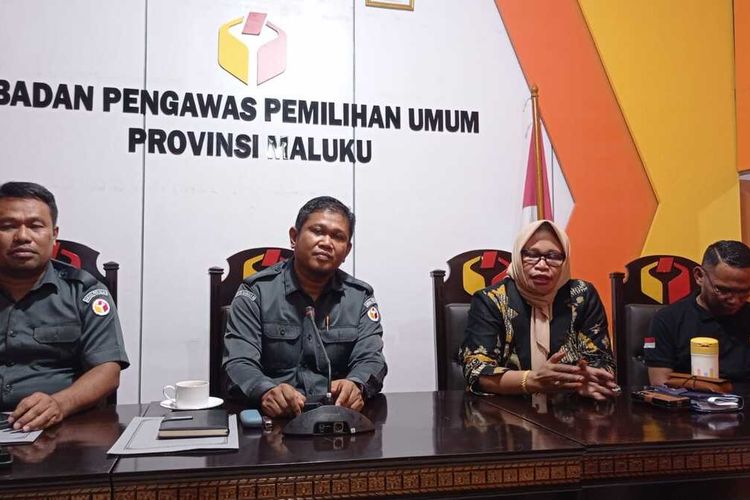 Bawaslu Maluku menggelar rapat pleno pada Selasa (16/1/2024). Rapat ini terkait dugaan pelanggaran kampanye cawapres nomor urut 2, Gibran Rakabuming Raka, di Ambon pada 8 Januari 2024 yang melibatkan puluhan raja dan kepala desa.