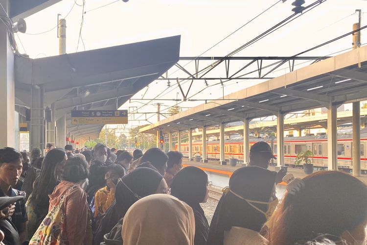 Stasiun KRL Diprediksi Mulai Padat Setelah Pukul 10.00 Saat Libur Lebaran 2026